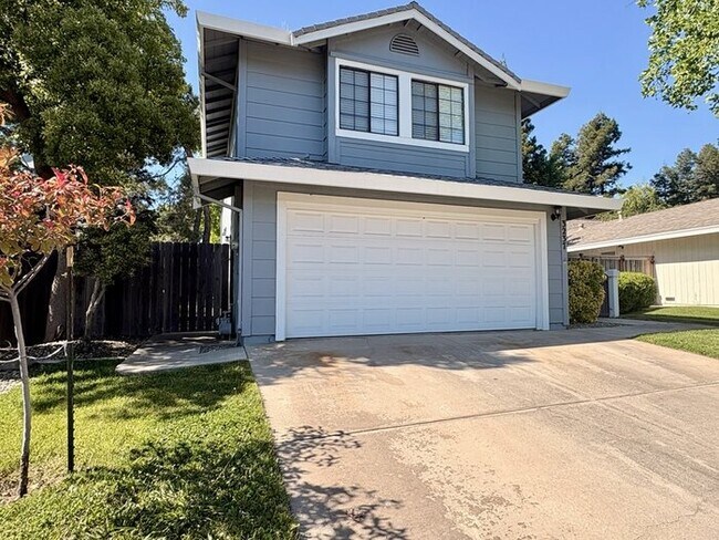 Foto del edificio - Beautiful 3 bedroom 2.5 bathroom in Antelope!