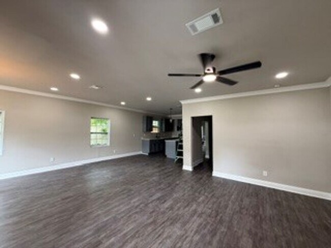 Foto del edificio - Remodel and Charming Home