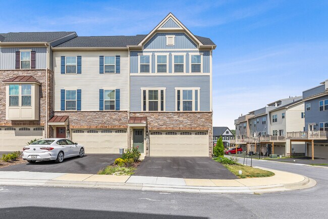 Building Photo - 6128 Goshawk St