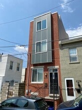 Building Photo - 2304 Mercer St