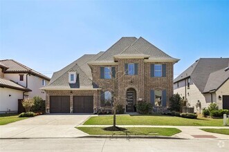 Building Photo - 4209 Vivion Dr