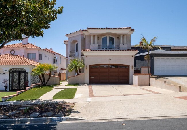 Building Photo - Stunning 4 bed, 4.5 bath home located on a quiet and highly desirable street in Redondo Beach