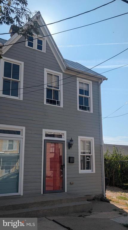 Primary Photo - 124 Water St