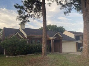 Building Photo - 18158 Holly Green Dr