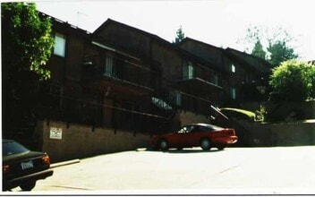 Building Photo - 422 S Garfield Ave