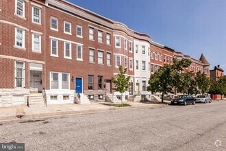 Building Photo - 722 Lennox St
