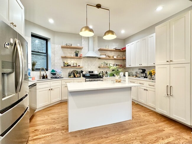 Building Photo - 2901 W Logan Blvd