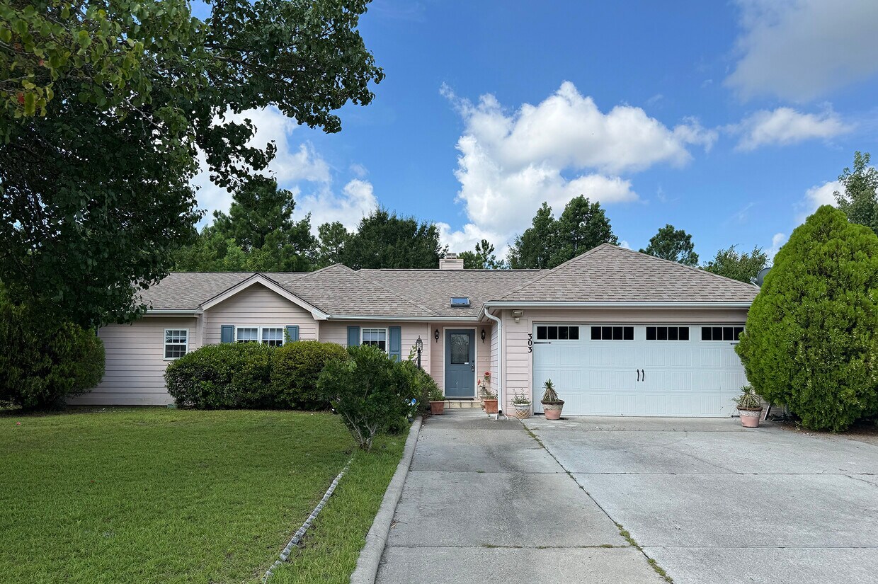 Foto principal - 303 Putnam Dr