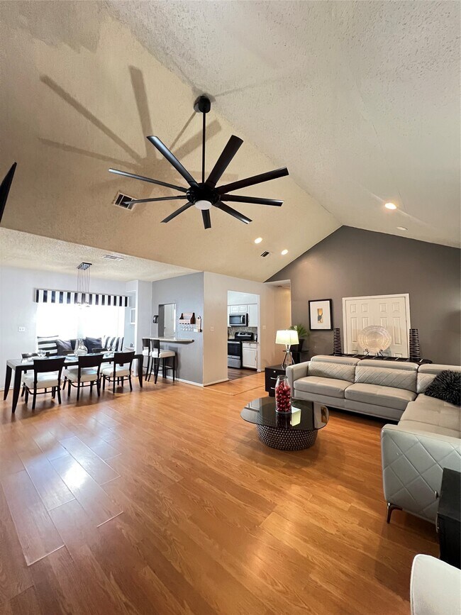 Foto del edificio - 13117 Vickery St