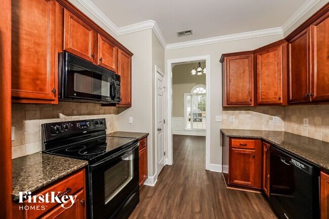 Building Photo - 8705 Highlands Dr