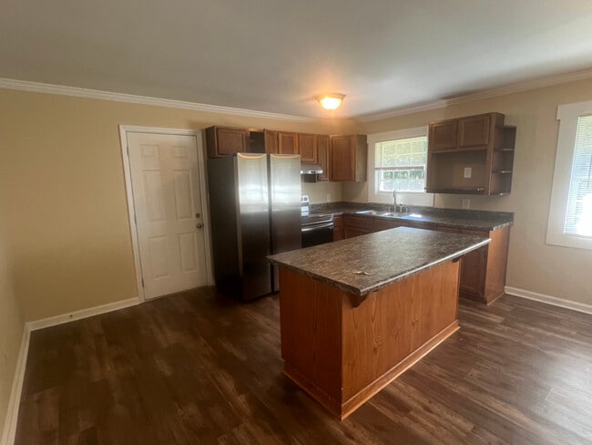 Building Photo - 183 Rogers Dr