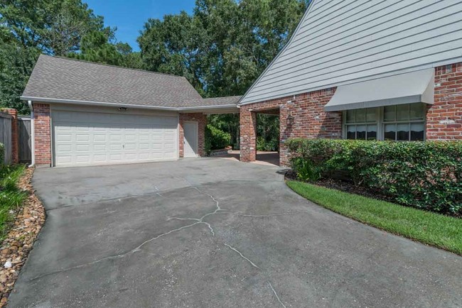 Building Photo - 6760 Windsor Pkwy