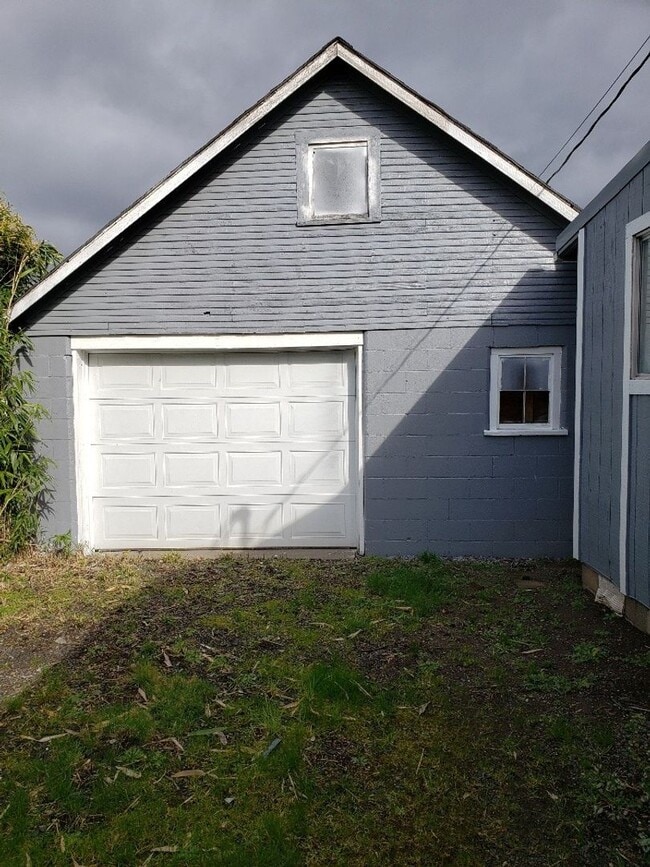 Building Photo - STATUS: AVAILABLE | R117G | $1695