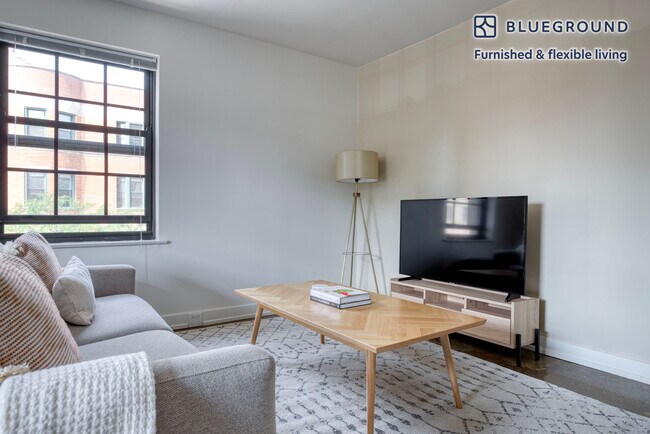 Foto del edificio - 1020 W Lawrence Ave