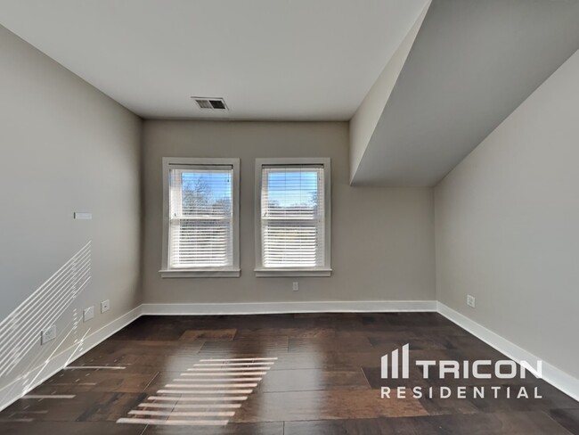 Building Photo - 1230 Hillwood Private Cove