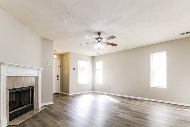Building Photo - 4705 Waterfront Oak Dr