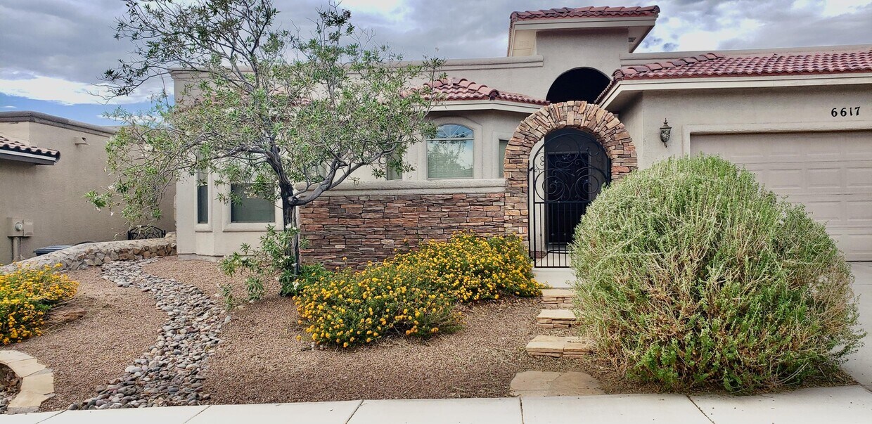 Primary Photo - 6617 Cabana Del Sol Dr