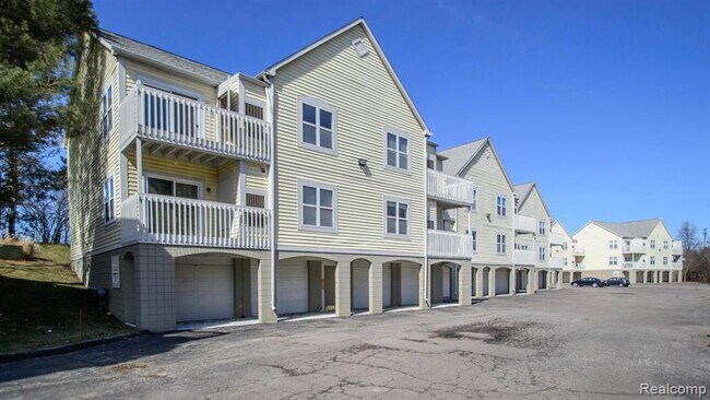 Foto del edificio - 2345 S Huron Pkwy