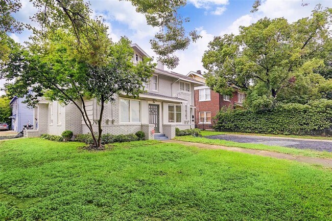 Building Photo - 709 Avondale St