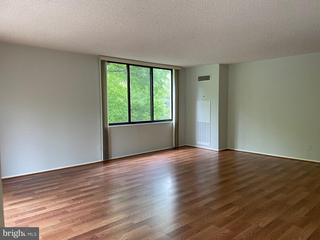 5225 Pooks Hill Rd Unit 228S, Bethesda, MD 20814 Room for Rent in