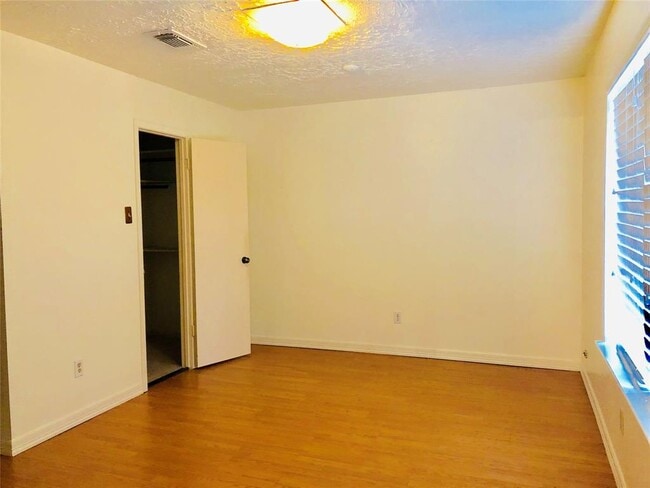 Building Photo - 2803 Fir Crest Ct