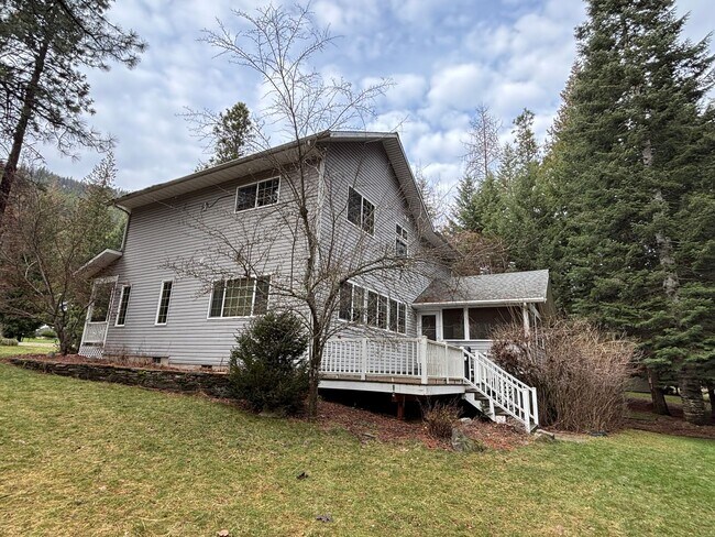 Foto del edificio - Beautiful Home on 1.2 Acres in Sandpoint