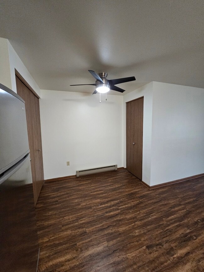 Building Photo - Creekside Apts