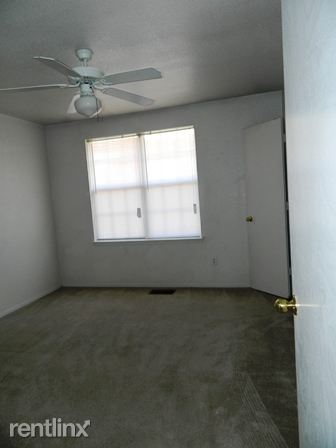 Building Photo - 1610 Van Zanten Dr