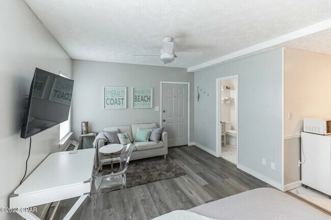 Foto del edificio - 216 Rose Ln