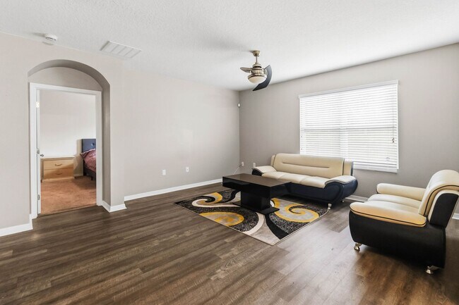 Building Photo - 2318 Sequoia Way
