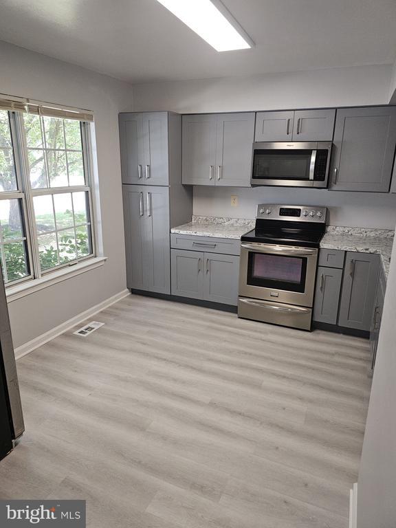 Building Photo - 3312 Midland Ct