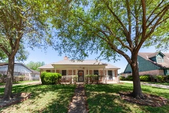 Building Photo - 8826 Roos Rd