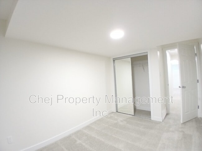 Photo du bâtiment - 5114 Kinney Wy SW