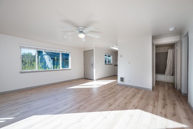 Foto del edificio - Affordable, Attractive 2-bed in a small Complex