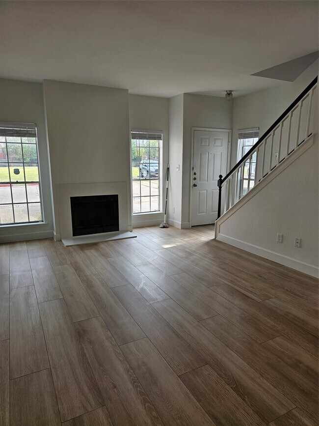 Building Photo - 2626 Holly Hall St