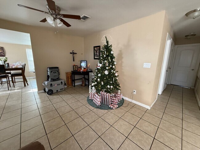 Foto del edificio - 401 E 43rd St