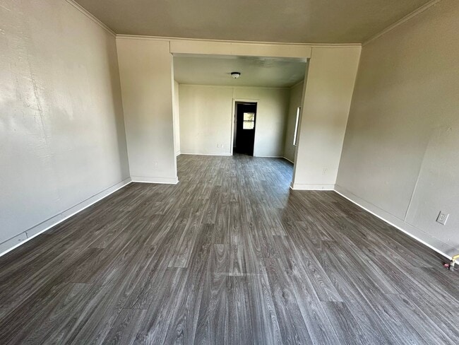 Building Photo - 3 Bedroom and 1 Bathroom Home in Shawnee