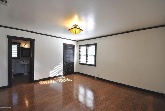 Master Bedroom - 1266 N Mentor Ave