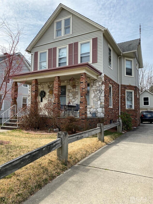 208 S Main St, Milltown, NJ 08850 Room for Rent in Milltown, NJ