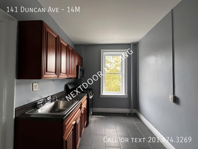 Foto del edificio - 141 Duncan Ave