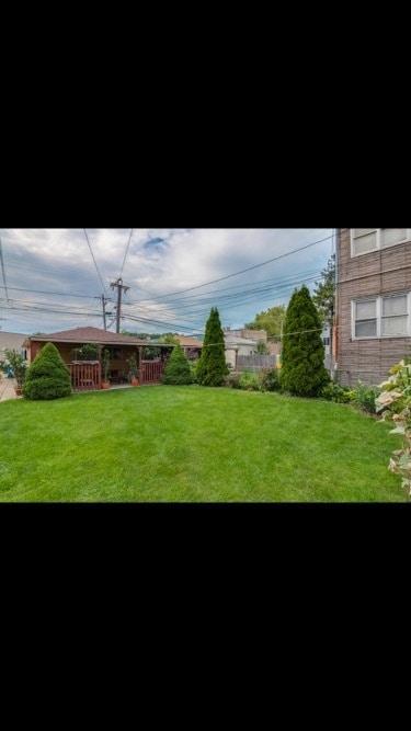 Backyard - 3038 N Davlin Ct Apartments