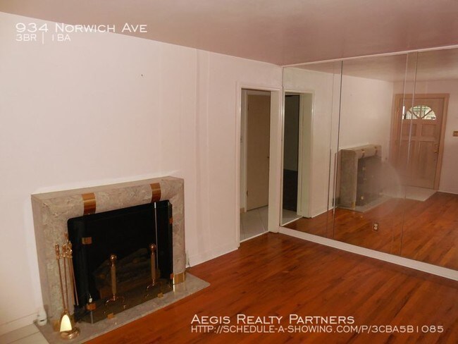 Building Photo - 934 Norwich Ave