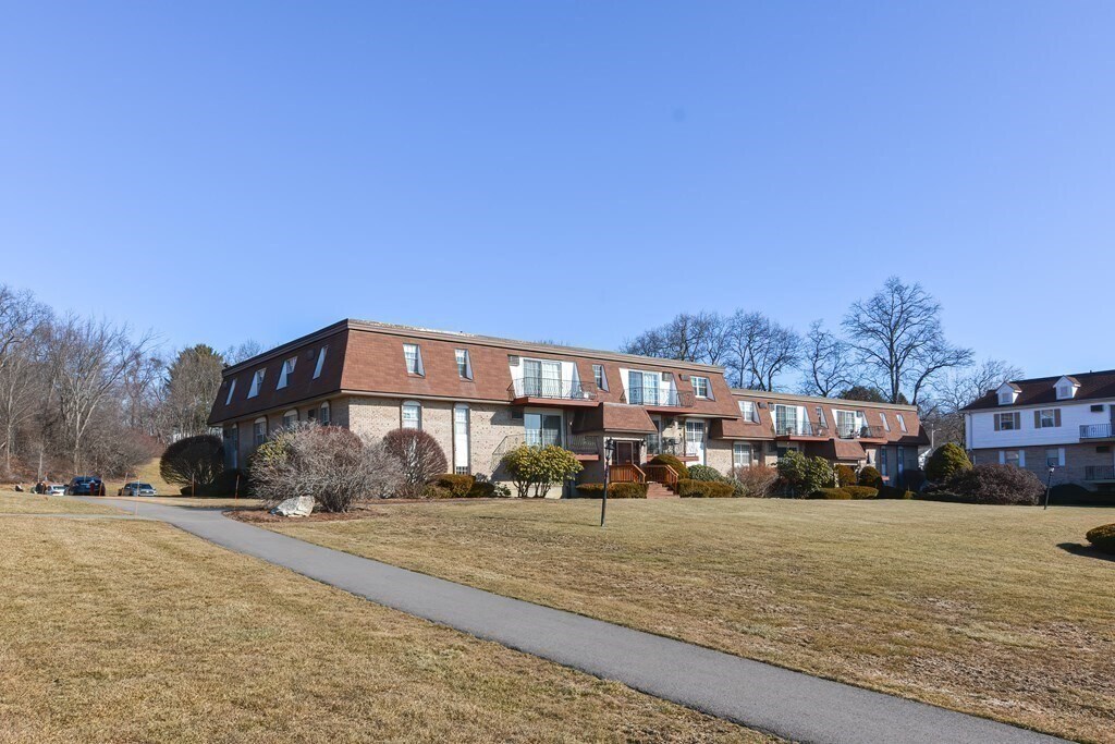 Primary Photo - 12 Williamsburg Ct