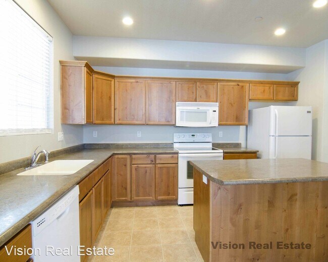 Building Photo - 3 br, 2.5 bath House - 1054 W 70 N