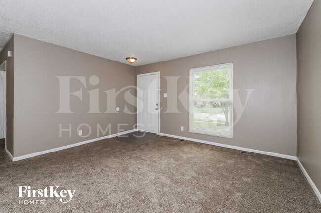 Foto del edificio - 733 Watersedge Dr