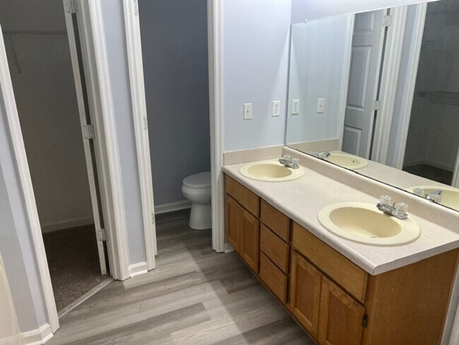 Building Photo - 121 Timber Ridge Dr