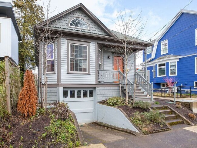 Building Photo - 2 bedroom, 1.5 bath single-family home now...