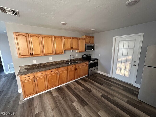 Foto del edificio - 8422 Robin Rd