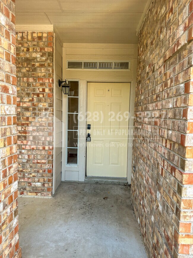 Building Photo - 15841 Garrison Cir