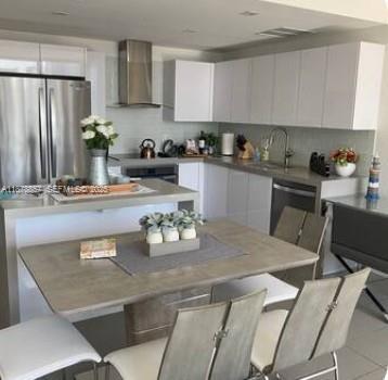 Building Photo - 1600 NE 1st Ave